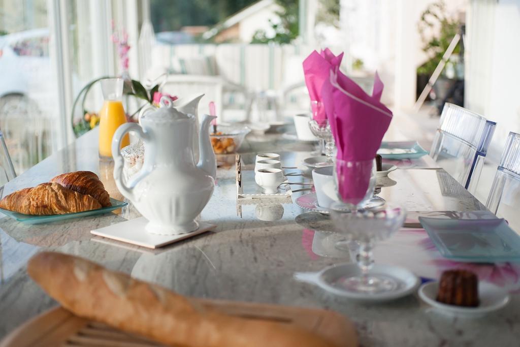 ピュイスガン Les Raisins Du Bonheur Bed & Breakfast 部屋 写真